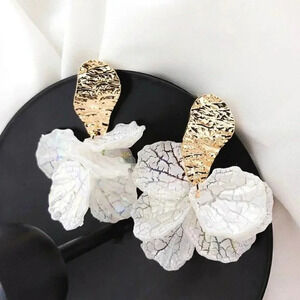White Frosted Lucite Crackled Rose Flower Petals Hammered Gold Tone Earrings